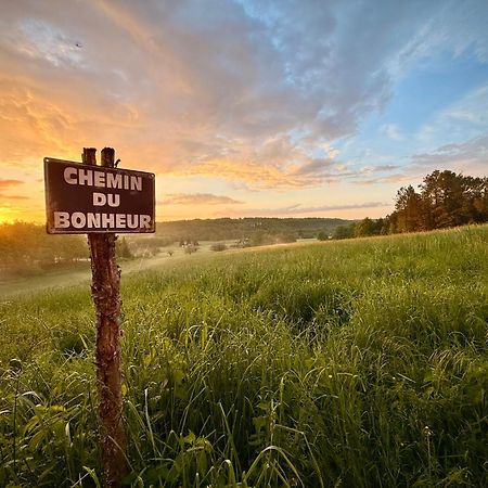 Ferme Gite Le Coeur Des Petits Chenes Saint-Pierre-de-Cole ภายนอก รูปภาพ