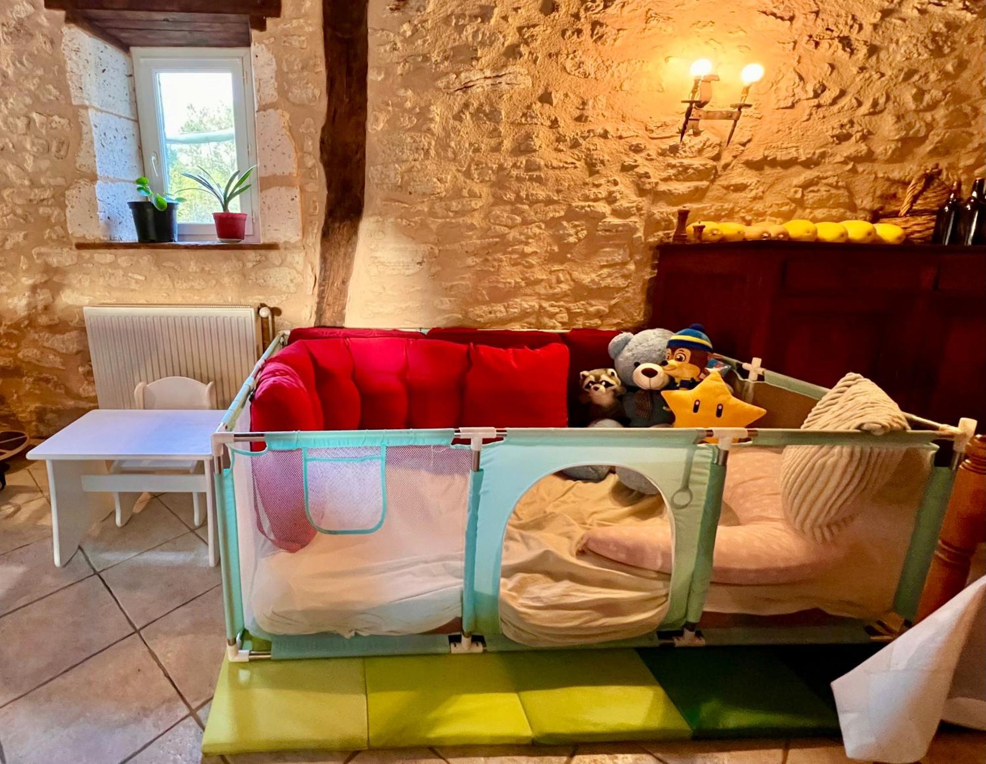 Ferme Gite Le Coeur Des Petits Chenes Saint-Pierre-de-Cole ภายนอก รูปภาพ