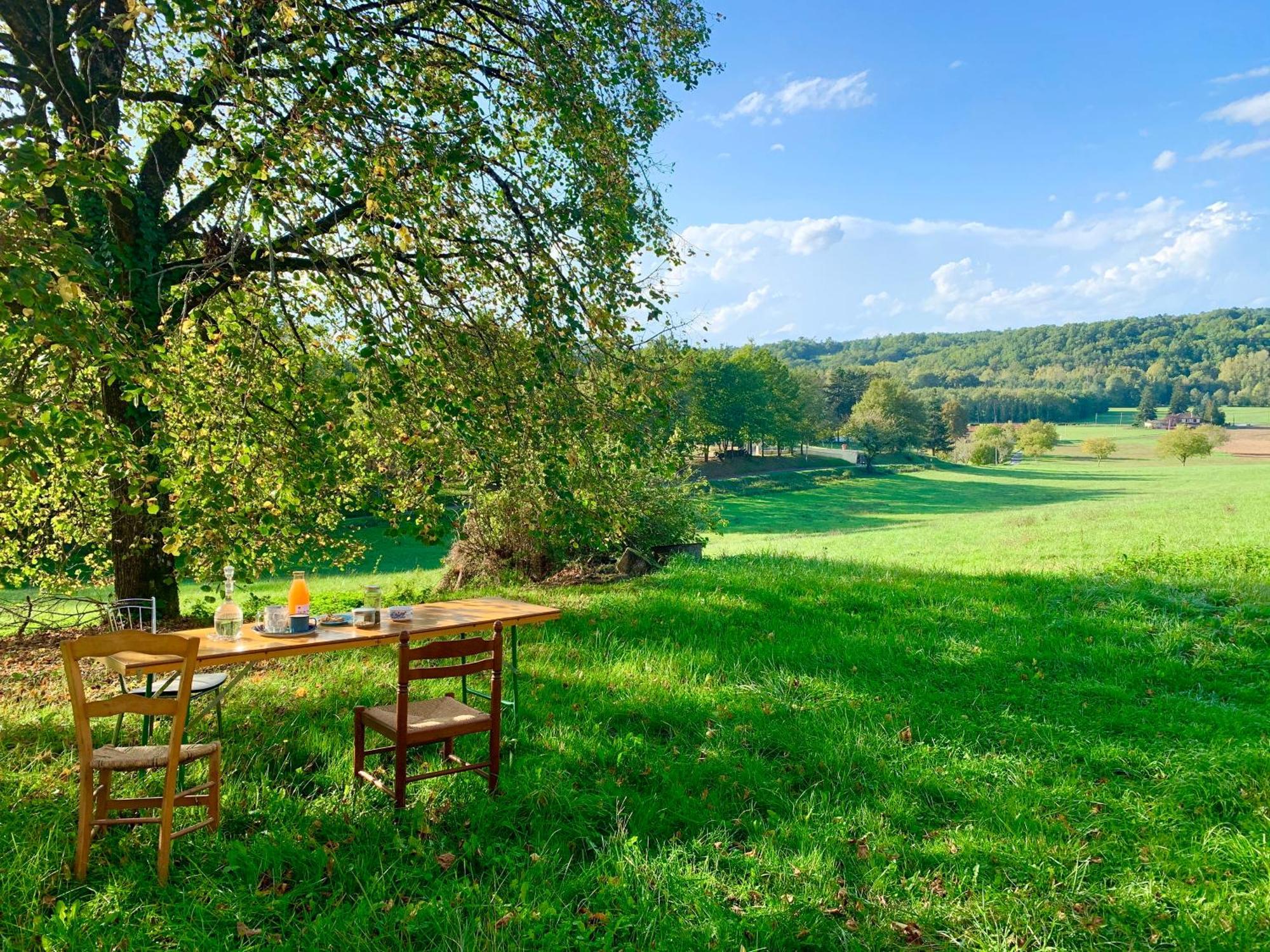 Ferme Gite Le Coeur Des Petits Chenes Saint-Pierre-de-Cole ภายนอก รูปภาพ