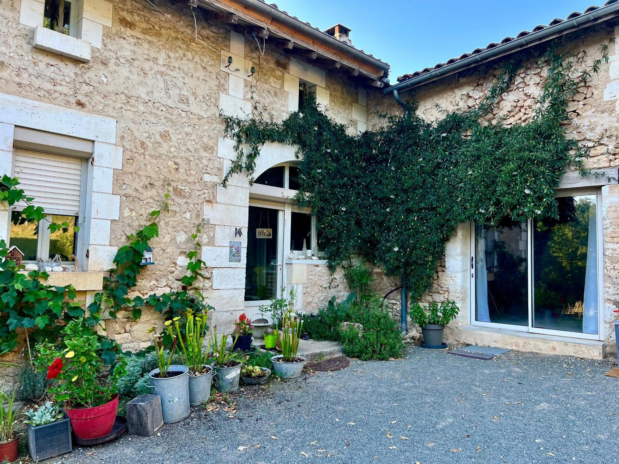 Ferme Gite Le Coeur Des Petits Chenes Saint-Pierre-de-Cole ภายนอก รูปภาพ