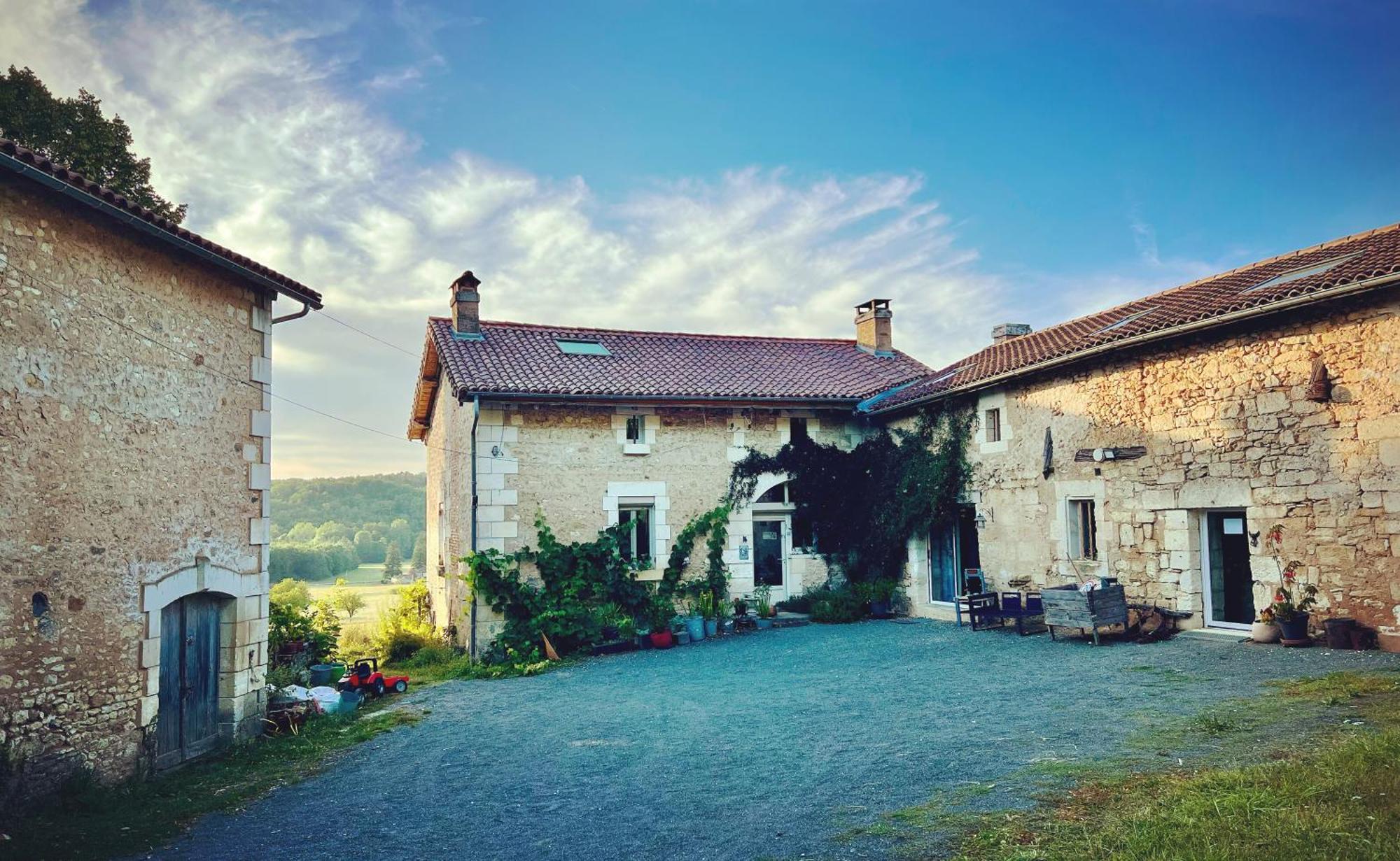 Ferme Gite Le Coeur Des Petits Chenes Saint-Pierre-de-Cole ภายนอก รูปภาพ